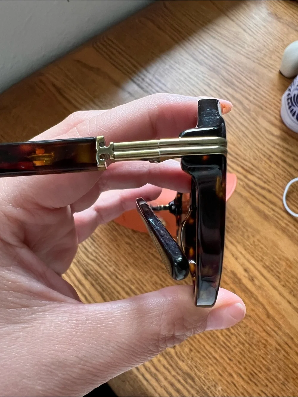 Tory Burch Tortoiseshell Frame Sunglasses with Brown Lenses and Orange Case